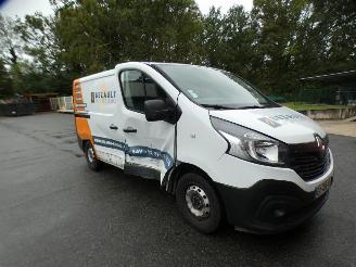 Vaurioauto  commercial vehicles Renault Trafic TRAFIC 3 COURT PHASE 1 - 1.6 DCI - 16V TURBO 2018/5