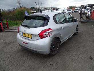 disassembly commercial vehicles Peugeot 208 1.2 2013/1