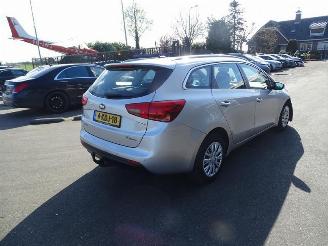 damaged commercial vehicles Kia Cee d Sportswagon 1.6 GDi 2013/3