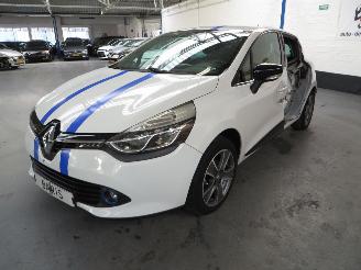 Damaged car Renault Clio 0.9tce eco night&day 2015/4