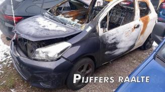 Voiture accidenté Toyota Yaris Yaris III (P13), Hatchback, 2010 / 2020 1.0 12V VVT-i 2012/5