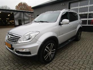 damaged commercial vehicles Ssang yong Rexton RX 200 e-XDI VAN sapphire automaat 2015/4