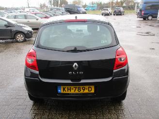 Renault Clio 1.2-16V AUTHENTIQUE picture 4