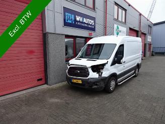Auto incidentate Ford Transit 310 2.2 TDCI L2H2 Trend 3 zits airco 2015/1