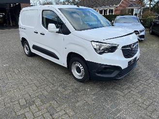 dañado vehículos comerciales Opel Combo 1.6 D L1H1 EDITION. 2019/7