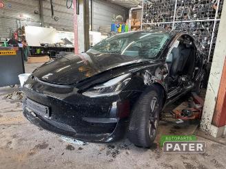 damaged trucks Tesla Model 3 Model 3, Sedan, 2017 EV AWD 2019/5