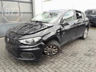 Vaurioauto  motor cycles Fiat Tipo Tipo (356H/357H), Hatchback, 2016 1.4 16V 2018