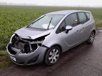 uszkodzony samochody osobowe Opel Meriva B 1.4 16v 2011/4