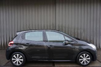 Autoverwertung Peugeot 208 1.4 e-HDi 50kW Blue Lease 2012/8
