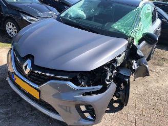 Damaged car Renault Captur  2020/11