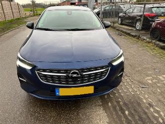 Damaged car Opel Insignia cdti 1.5 2020/11