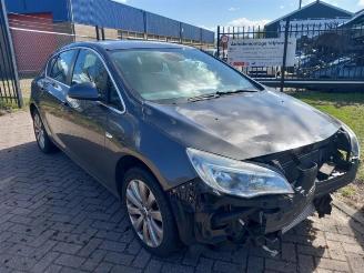 Coche accidentado Opel Astra Astra J (PC6/PD6/PE6/PF6), Hatchback 5-drs, 2009 / 2015 1.4 Turbo 16V 2011/11