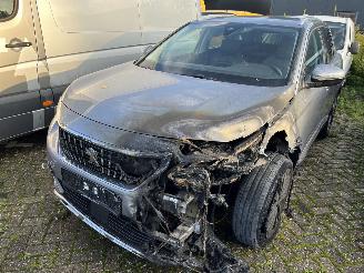 uszkodzony samochody ciężarowe Peugeot 3008 1.2 Puretech Blue Lease Premium  ( 37887 Km ) 2020/2