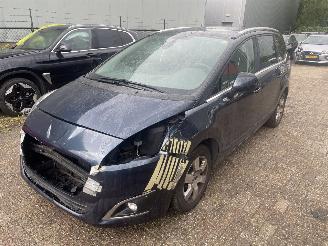 Salvage car Peugeot 5008 1.6 HDI  Style  Automaat  ( 7 Persoons ) 2015/10