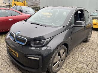 Vaurioauto  campers BMW i3 125 KW / 42,2 kWh   120 Ah  Automaat 2019/12
