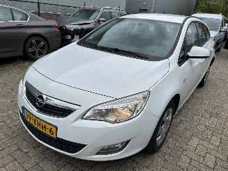 uszkodzony samochody osobowe Opel Astra Stationcar 1.4 Edition 2012/6