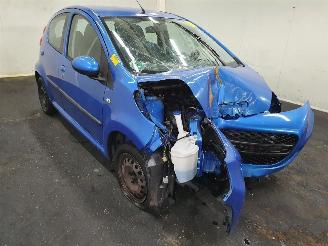 uszkodzony samochody osobowe Peugeot 107 XS 2011/1