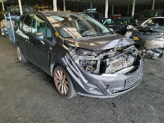 Damaged car Opel Meriva 1.4 Turbo Cosmo 2012/6