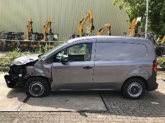 Damaged car Renault Kangoo 15dci 2022/6
