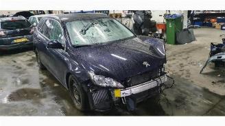Damaged car Peugeot 308 308 SW (L4/L9/LC/LJ/LR), Combi 5-drs, 2014 / 2021 1.2 12V e-THP PureTech 130 2015/7