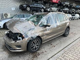 damaged passenger cars Volkswagen Golf Sportsvan 1.6 TDI 2016/2