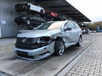 skadebil bromfiets Volkswagen Passat B7 Variant 2.0 TDI 2014/8
