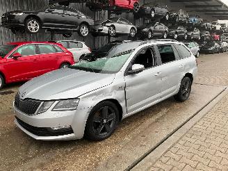 uszkodzony samochody osobowe Skoda Octavia III 2.0 TDI 4x4 2018/4