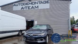 damaged passenger cars Toyota Auris Auris (E18), Hatchback 5-drs, 2012 / 2019 1.8 16V Hybrid 2017/1