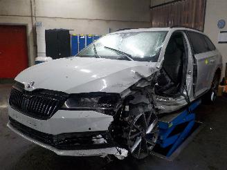 uszkodzony samochody osobowe Skoda Superb Superb Combi (3V5) Combi 1.5 TSI Evo 16V (DPCA) [110kW]  (02-2017/...)= 2023/10