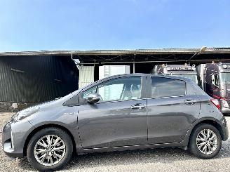 Damaged car Toyota Yaris 1.5 Hybrid 87pk automaat Dynamic 5drs - nap - line + front assist - camera - clima - cruise contr 2019/12