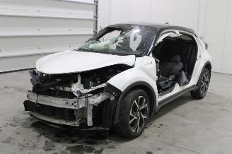 damaged passenger cars Toyota C-HR  2020/1