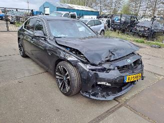 krockskadad bil auto BMW 3-serie  2017/1