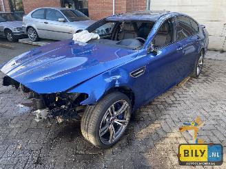 skadebil vrachtwagen BMW M5 F10 M5 monte carlo blauw 2012/2