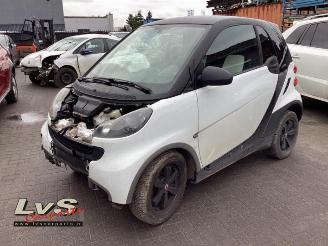 Voiture accidenté Smart Fortwo Fortwo Coupe (451.3), Hatchback 3-drs, 2007 1.0 45 KW 2011/10