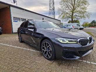 Salvage car BMW 5-serie 520e M Sport touring Plug-In hybride * Panorama schuifdak * Ambiente * Live Cockpit Prof. * LED * Leren Sportstoelen *DAB * 2022/2